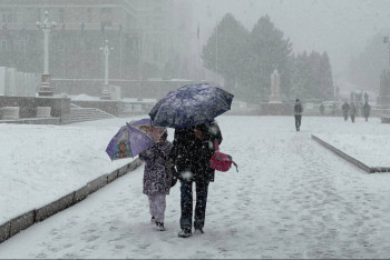 Фоторепортаж: Алматыдағы ақ ұлпа қардың қалыңдығы 18 см