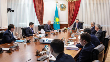 Фотография к новости: Бектенов сыртқы факторлардың ел экономикасына әсері бойынша кеңес өткізді