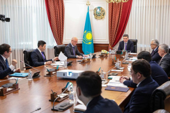 Фотография к новости: Бектенов сыртқы факторлардың ел экономикасына әсері бойынша кеңес өткізді