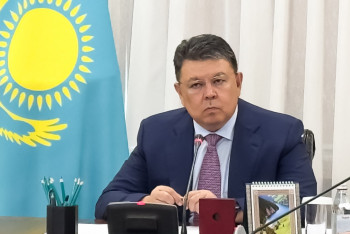 Фотография к новости: "Екі сиыр ұстайды, бірақ сүт өткізетін жері жоқ". Бозымбаев ауылдағы проблемаларды атады