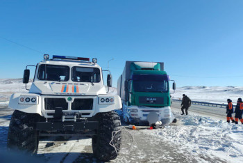 Фотография к новости: Бес тәулік бойы жолда қалған жүргізушіге көмек көрсетілді
