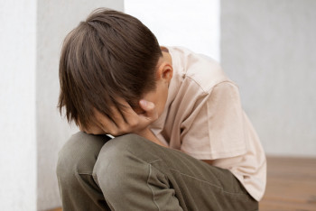 Фотография к новости: Павлодарда математика мұғалімі оқушының арқасына бұранда тығып алған