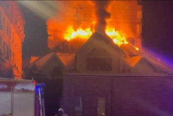 Алматыда үш қабатты әкімшілік ғимараттан өрт шықты