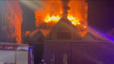 Алматыда үш қабатты әкімшілік ғимараттан өрт шықты