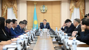 Фотография к новости: Сенатта ғылымды дамыту келешегі талқыланды