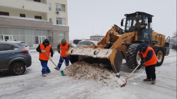 Фотография к новости: Астанада 2 600-ден астам жол жұмысшы қар күреуге жұмылдырылды