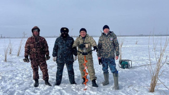 Фотография к новости: Қарағанды облысында қыста балықтарды құтқару жұмыстары жалғасуда