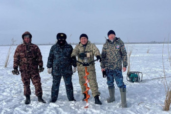 Фотография к новости: Қарағанды облысында қыста балықтарды құтқару жұмыстары жалғасуда