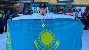 Фотография к новости: Ербол Хамитов пара биатлоннан әлем кубогінің күміс жүлдегері атанды