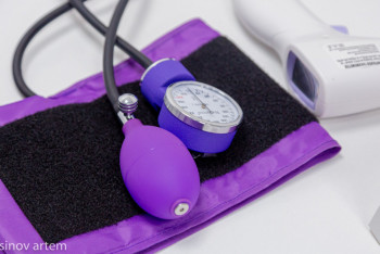 Фотография к новости: Жетісулық дәрігер ұшақта қажылықтан келе жатқан жолаушыны аман алып қалды