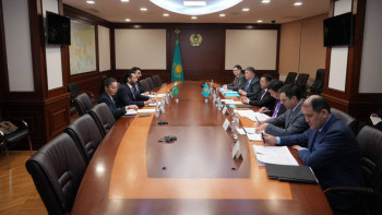 Фотография к новости: Көлік министрі еліміздегі Пәкістан Ислам Республикасының елшісімен кездесті