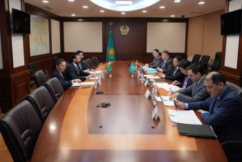 Фотография к новости: Көлік министрі еліміздегі Пәкістан Ислам Республикасының елшісімен кездесті