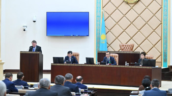 Фотография к новости: Мәулен Әшімбаев Сенат жұмысының басым бағыттарын белгіледі