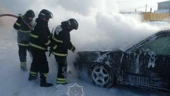 Фотография к новости: Петропавлдық өрт сөндірушілер көліктегі жалынды 15 минутта сөндірді