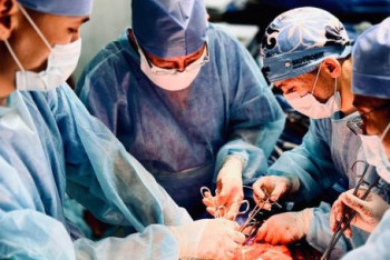 Фотография к новости: Алматылық дәрігерлер ауыр дертке шалдыққан науқасты аман алып қалды