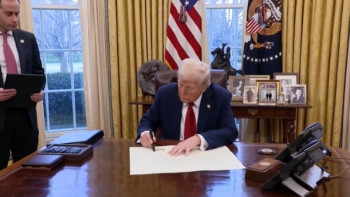 Фотография к новости: Трамп АҚШ-тың авиациялық қауіпсіздігін қайта қарау туралы жарлыққа қол қойды