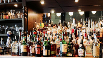 Фотография к новости: Ақтауда лицензиясы тоқтатылған кәсіпкер алкоголь сатуды жалғастырған