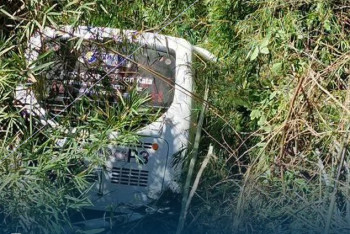 Фотография к новости: Таиландта туристер мінген автобус 15 метр биіктіктен құлады