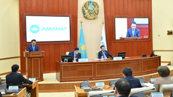 Фотография к новости: AMANAT: Заң такси жүргізушілерінің өмірін қиындатпауы керек