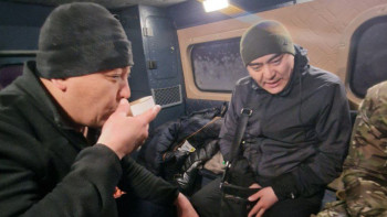 Фотография к новости: Қар құрсауында қалған жолаушылар құтқарылды