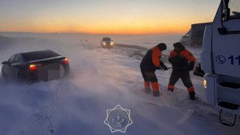 Фотография к новости: Қар құрсауында қалған 5 адам құтқарылды