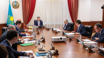 Фотография к новости: Олжас Бектенов атом энергетикасын дамыту мәселесі бойынша кеңес өткізді