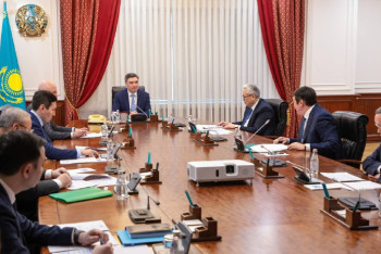 Фотография к новости: Олжас Бектенов атом энергетикасын дамыту мәселесі бойынша кеңес өткізді