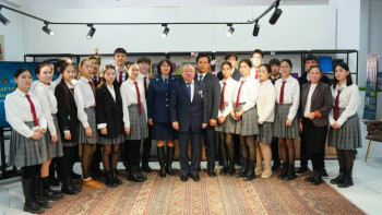 Фотография к новости: Полиция ардагері оқушыларға заң мен тәртіп үстемдігі туралы сұқбат жүргізді