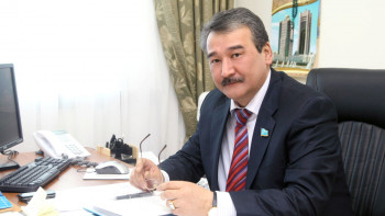 Фотография к новости: Бәрін мұғалімдердің иығына артып тастаймыз. Нұрлан Өнербаев баланы қалай тәрбиелеу керегін айтты