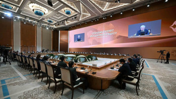 Фотография к новости: Мәулен Әшімбаев: Сенат аталған бастамаларды заңнамалық қамтамасыз ету үшін белсенді жұмысын жалғастыра береді