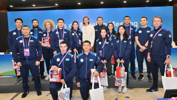 Фотография к новости: Азия ойындары: Ербол Мырзабосынов пен Геннадий Головкин күміс жүлдегерлерді құттықтады