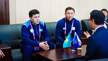 Фотография к новости: Туризм және спорт министрі Халықаралық конькимен жүгірушілер одағының президентімен кездесті