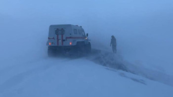 Фотография к новости: ТЖМ қызметкерлері қар құрсауынан 2 адамды құтқарды