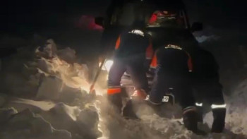 Фотография к новости: ТЖМ құтқарушылары қар құрсауында қалған тұрғынға көмек көрсетті