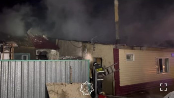 Фотография к новости: Ұлытау облысында ТЖМ қызметкерлері тұрғын үйдегі өртті сөндірді