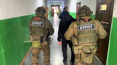 Абай облысында қала тұрғынын бопсалаған ер адам ұсталды