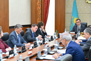 Фотография к новости: Сенаторлар "Төрелік туралы" заңды қарайды