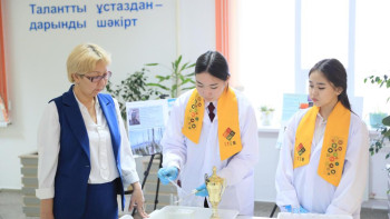 Фотография к новости: Қайта өңделген тұрмыстық қалдықтардан бұйымдар жасалды