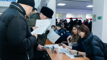 Фотография к новости: Атырауда бос жұмыс орындар жәрмеңкесі өтті