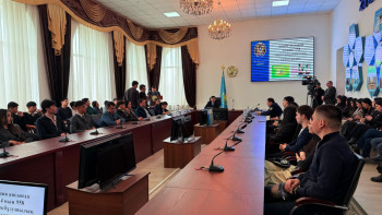 Фотография к новости: Заң және тәртіп: Жамбыл облысында құқық қорғау саласының өкілдері жастармен кездесті