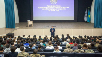 Фотография к новости: Жастар есірткіге қарсы: ІІМ қызметкерлері студенттерге дәріс оқыды