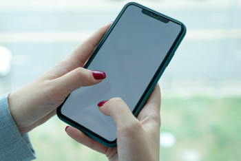 Фотография к новости: Заңсыз смартфондар бұғатталады: Телефоныңыздың IMEI-кодына назар аударыңыз