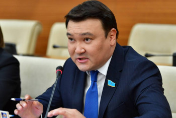 Фотография к новости: Депутат халықтың табысын көтерудің жолын ұсынды