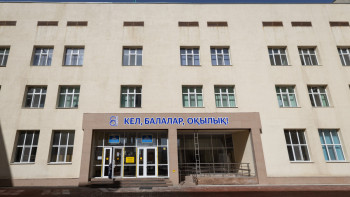 Фотография к новости: Мұғалімдер үш ай бойы жалақы алмаған. Мәселе қашан шешіледі?