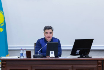 Фотография к новости: Бектенов су тасқыны кезеңіне дайындық жөнінде республикалық кеңес өткізді