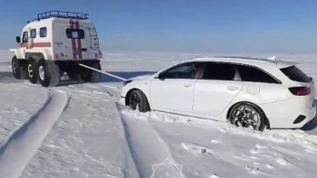 Фотография к новости: ТЖМ құтқарушылары қар құрсауында қалған екі адамға көмектесті