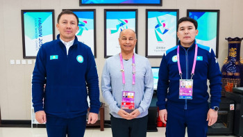 Фотография к новости: Қазақстан делегациясы Харбинде АОК бас директорымен кездесті