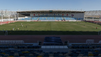 Фотография к новости: Астанада ер адамның үстіне футбол қақпасы құлап, мерт болды