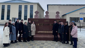 Фотография к новости: Сот ғимаратының алдында қазақ билеріне ескерткіш қойылды