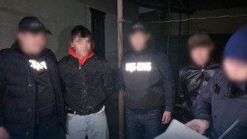 Фотография к новости: ҰҚК Шымкентте есірткі зертханасынан 7 келіден астам есірткі тәркіледі